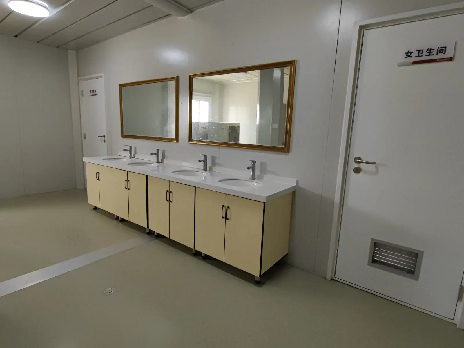 Fitted wash area in a supplied modular project record