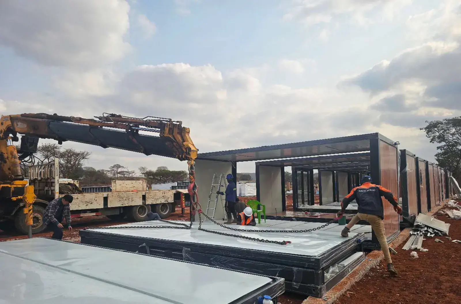 Module lifting and positioning at the Zimbabwe project site