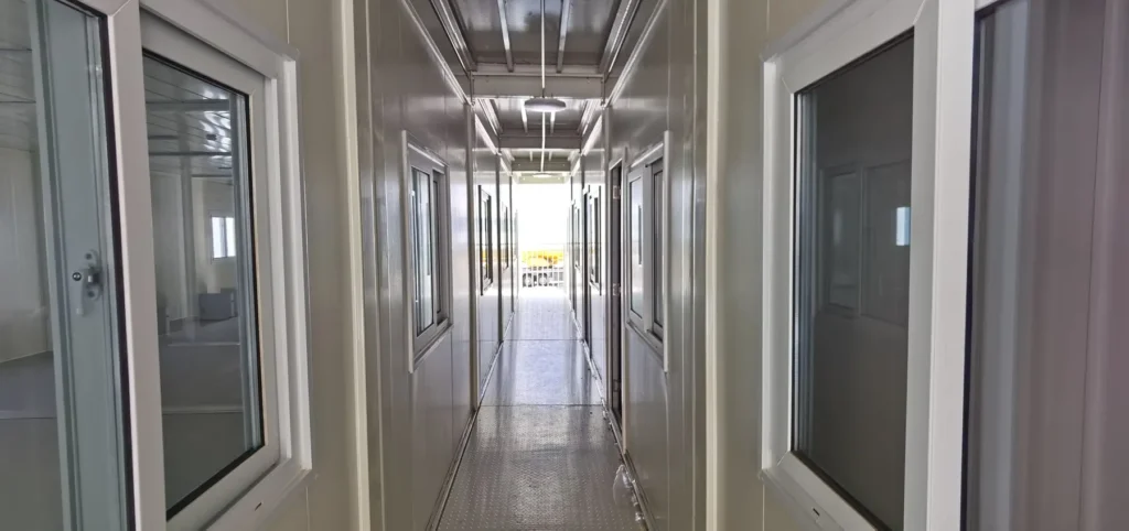 Enclosed corridor inside the Yanqing modular buildings