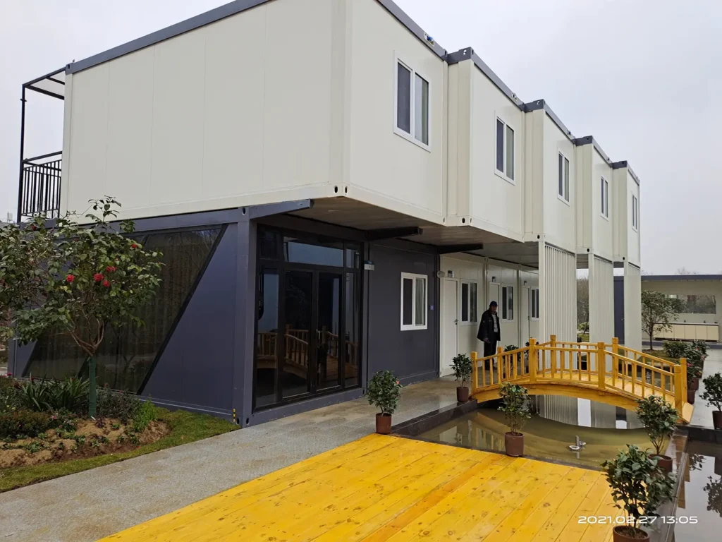 Entrance to the Zipeng modular site office