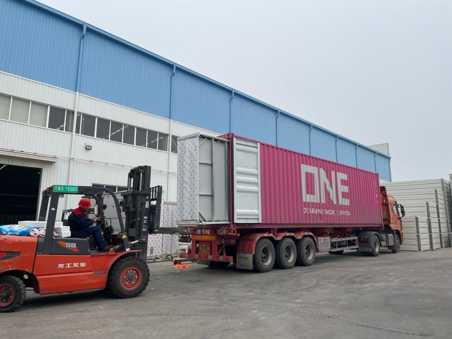 Prefab house export container loading at the factory